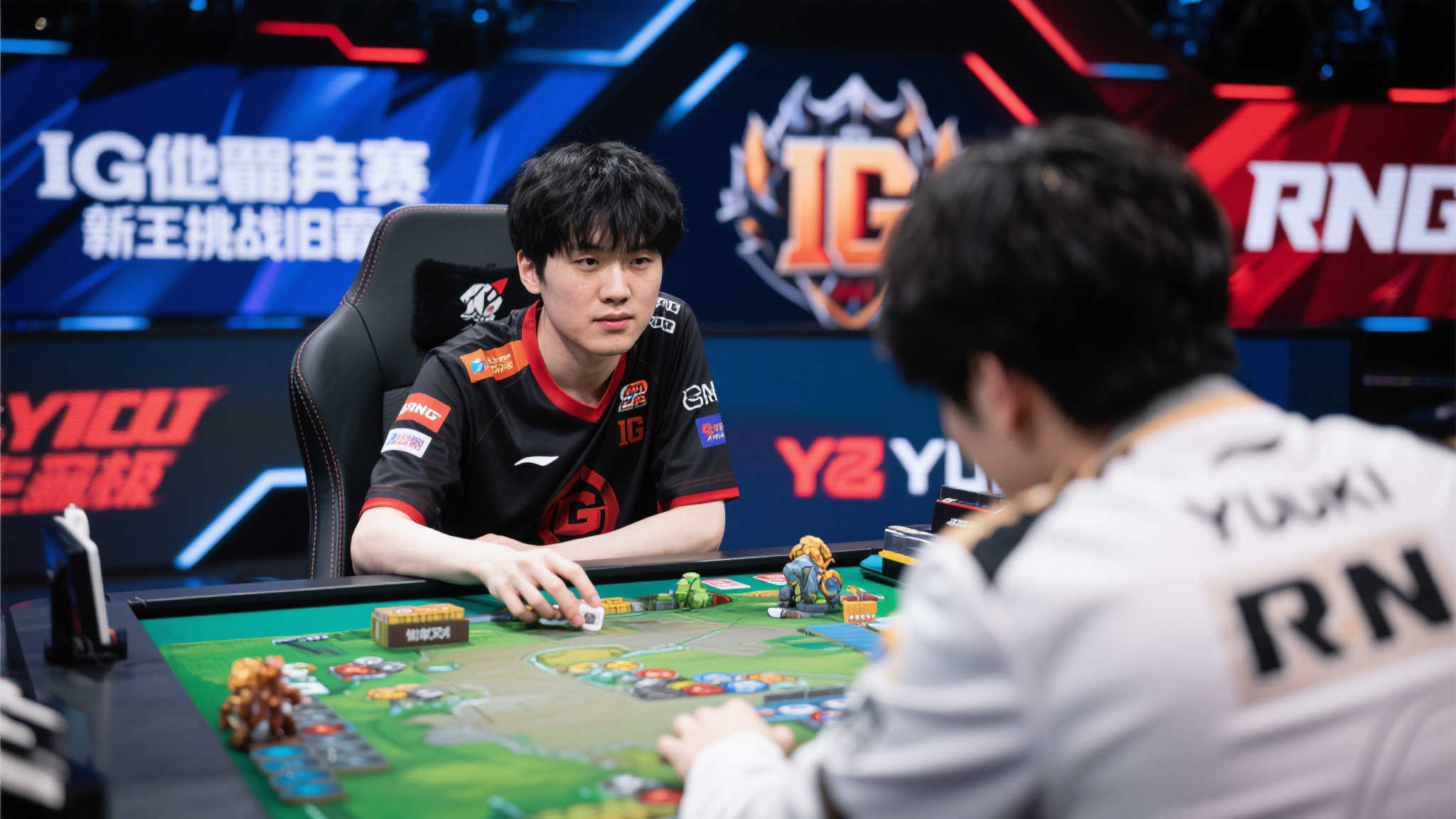 同样闪耀的是IG传奇中单，小虎。他以经验丰富、睿智