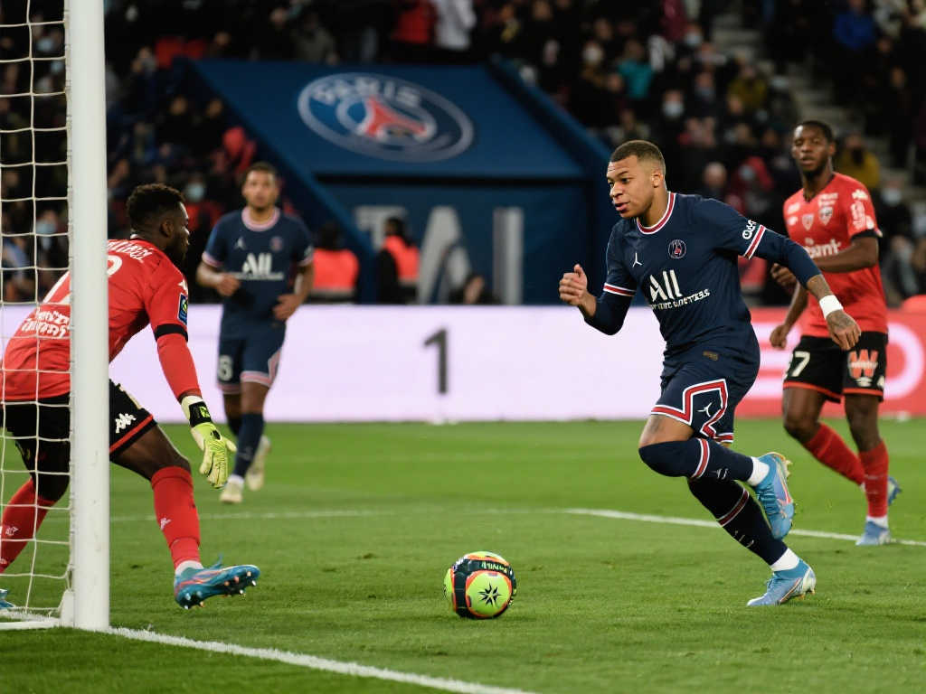 【法甲】巴黎圣日耳曼主场险胜昂热,提前加冕联赛冠军 【法甲】巴黎圣日耳曼主场险胜昂热,提前加冕联赛冠军